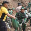 Polres Madiun Bersama TNI Gelar Kerja Bakti Perbaiki Jalan Rusak Akibat Tanah Longsor