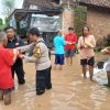 Sinergitas Polres Ponorogo bersama TNI dan BPBD Dirikan Dapur Umum untuk Warga Terdampak Banjir