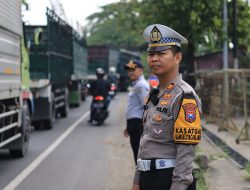 Satlantas Polres Gresik Gelar Pengendalian Operasional Kendaraan Barang, Jamin Kelancaran Lalu Lintas Selama Nataru