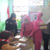 Sukseskan Asta Cita, Polres Probolinggo Berbagi Makanan Bergizi Untuk Pelajar Sekolah Dasar