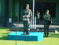 Prajurit dan PNS Kodim 0817/Gresik Laksanakan Upacara Bendera, Dipimpin Kapten Inf Imam Su’udi