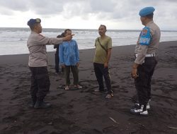 Polres Jember Siagakan Personel di Pantai Saat Ops Lilin Semeru 2024, Antisipasi Bencana Hidrometeorologi