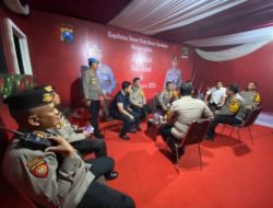 Kapolrestabes Surabaya Pantau Langsung Pengamanan Kebaktian Natal 2024 di Gereja Bethany