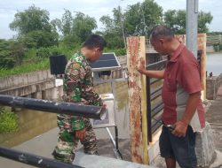 Antisipasi Banjir, Babinsa Sumberejo Intensif Pantau Rumah Pompa Dukuh Krenuk