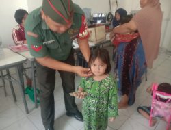 Babinsa Dampingi Kegiatan Posyandu di Kelurahan Pegirian