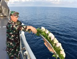 Lattek WJY 23, Teruskan Perjuangan Pahlawan, Siswa Kodiklatal Tabur Bunga Di Laut