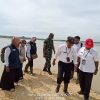 Babinsa Dampingi Kadistan Tinjau Lokasi Persawahan Terdampak Banjir di Arosbaya