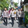 Bentuk Kepedulian Kapolres Gresik AKBP Rovan Jenguk Anggota yang Sakit dan Beri Dukungan