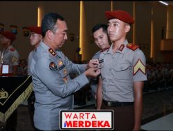 Kadivhumas Berikan Pin Brivet Kepada 10 Taruna Akpol Dengan Nilai Sertifikasi Kehumasan Terbaik
