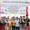 Pj Sekda Kampar Ramlah Bersama Anggota DPR RI Syahrul Aidi Ma’azat Resmikan Jembatan Gantung Desa Pulau Jambu