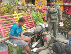 Tim Medis Satgas Ops Damai Cartenz Berikan Pelayanan Kesehatan bagi Warga Puncak Jaya