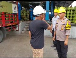 Kapolsek Krian Pantau Distribusi LPG 3 Kg di SPBE PT Indotana Aryanusa, Pastikan Tidak Ada Kelangkaan Di Wilayah Krian