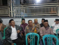 Kapolsek Krian Bersama Anggota Hadiri Pemakaman dan Sampaikan Belasungkawa untuk Alm. Bpk. H. Sugiyarno, Kepala Desa Terungkulon Krian