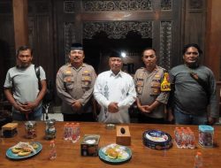 Kapolsek Krian Silaturahmi dengan Pengasuh Pondok Pesantren Al-Amanah, Romo KH. Nurcholis Misbah di Desa Junwangi Krian