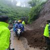 Polres Malang Terjunkan Tim Tanggap Bencana Tangani Longsor di Jalur Wisata Bromo