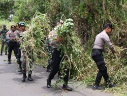 Perkuat Sinergitas dan Soliditas TNI – Polri di Malang Kompak Laksanakan Karya Bakti pada HUT ke – 64 Kostrad