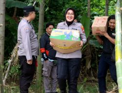 Polres Probolinggo Salurkan Bantuan Untuk Warga yang Rumahnya Rusak Akibat Bencana Alam