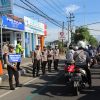 Momen Valentine, Polres Trenggalek Sosialisasi Tertib Lalin dengan Bag-bagi Coklat dan Boneka