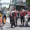 Harkamtibmas, Polres Situbondo Patroli Sambil Tambal Jalan Berlubang