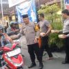 Polisi Berbagi Berkah Ramadhan, Ratusan Takjil Dibagikan di Depan Polsek Semampir
