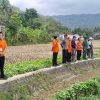 TNI dan BPBD Trenggalek Bergerak Cepat! Saluran Irigasi Jebol, Rumah Warga dan Sawah Terancam