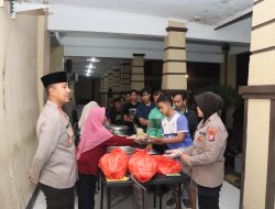 Warga Antusias Ikut Sahur Bareng Polisi yang Digelar Polres Kediri Kota