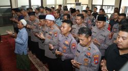 Polres Pelabuhan Tanjung Perak Gelar Sholat Gaib untuk 3 Personel Gugur dalam Tugas di Way Kanan Lampung