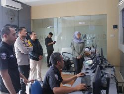 Optimalkan Keamanan, Kapolres Nganjuk Cek CCTV Command Center dan Layanan Publik