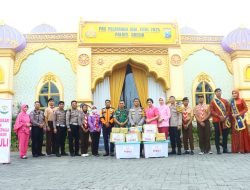 Kapolres Gresik bersama Ketua Bhayangkari Kunjungi Pos Pengamanan dan Pos Pelayanan beri apresiasi petugas