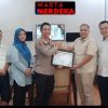 KPU Kabupaten Ogan Ilir Berikan Piagam Penghargaan kepada Polres Ogan Ilir atas Keberhasilan Pengamanan Pilkada 2024