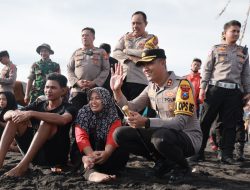 Libur Lebaran Kapolres Jember dan Jajaran Patroli Dialogis di Lokasi Wisata