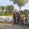Penyerapan Gabah Petani di Bungah Didampingi Babinsa hingga Malam Hari
