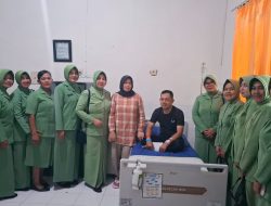 Berempati, Ketua Persit KCK Koorcab Rem 081 Jenguk Prajurit yang Sakit