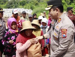 Jumat Berkah, Polres Sumenep Gelar Baksos di TPA Wujud Kepedulian Terhadap Sesama