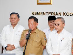 Mendagri Tekankan Bupati dan Wali Kota Berperan Penting dalam Pembentukan Koperasi Desa Merah Putih*  Jakarta – Menteri Dalam Negeri (Mendagri) Muhammad Tito Karnavian menekankan pentingnya peran bupati dan wali kota dalam pembentukan Koperasi Desa/Kelurahan Merah Putih. Pasalnya, bupati dan wali kota merupakan pejabat pembina dari kepala desa dan Badan Permusyawaratan Desa (BPD). Diketahui, saat ini pemerintah mencanangkan pembentukan koperasi desa sebanyak 80.000 unit.  Hal itu disampaikan Mendagri kepada awak media usai acara Kick-off dan Sosialisasi Instruksi Presiden (Inpres) Republik Indonesia (RI) Nomor 9 Tahun 2025 tentang Percepatan Pembentukan Koperasi Desa/Kelurahan Merah Putih yang berlangsung secara virtual dari Kantor Kementerian Koordinator (Kemenko) Bidang Pangan, Jakarta, Senin (14/4/2025).  “Pembentukan koperasi ini sangat memerlukan kerja sama dan langkah-langkah yang dilakukan oleh kepala desa serta Badan Permusyawaratan Desa, sehingga peran bupati menjadi penting,” jelasnya.  Mendagri menegaskan, bupati dan wali kota dapat memfasilitasi pembentukan koperasi tersebut, salah satunya dengan mendukung pembiayaan melalui Anggaran Pendapatan dan Belanja Daerah (APBD). Daerah juga dapat memanfaatkan anggaran Belanja Tidak Terduga (BTT) untuk mendukung pembentukan koperasi. Pihaknya akan menerbitkan Surat Edaran (SE) yang dapat menjadi acuan Pemda dalam memanfaatkan BTT untuk mendukung pembentukan koperasi.  “Saya siapkan Surat Edaran Mendagri sebagai payung hukum kepala daerah-kepala daerah supaya tidak ragu-ragu [menggunakan BTT],” ujar Mendagri.  Sementara itu, Menteri Koordinator (Menko) Bidang Pangan Zulkifli Hasan menjelaskan bahwa sumber anggaran koperasi desa berasal dari Anggaran Pendapatan dan Belanja Negara (APBN) serta APBD. Masing-masing koperasi membutuhkan dana mulai dari Rp3 miliar hingga Rp5 miliar.  Dirinya meminta kepala desa agar segera menggelar Musyawarah Desa Khusus (Musdessus) untuk mempercepat pembentukan Koperasi Desa/Kelurahan Merah Putih. Dia menegaskan, pembentukan koperasi ini merupakan upaya untuk membangun kekuatan ekonomi dari desa.  “Pak Presiden Prabowo tidak ingin desa itu tidak berkembang, tidak ingin petani ada yang susah, ingin petaninya makmur, ingin desanya maju, ingin nelayannya maju, ingin memangkas rantai pasok yang panjang,” jelasnya.  Sebagai informasi, kegiatan tersebut dipimpin langsung oleh Menko Pangan Zulkifli Hasan, yang merupakan Ketua Satgas Pembentukan Koperasi Desa/Kelurahan Merah Putih. Selain itu, dalam rapat itu hadir di antaranya Menteri Desa (Mendes) dan Pembangunan Daerah Tertinggal (PDT) Yandri Susanto, Menteri Kesehatan (Menkes) Budi Gunadi Sadikin, Wakil Menteri Desa dan PDT Ahmad Riza Patria, Wakil Menteri Koperasi Ferry Juliantono, serta pejabat terkait lainnya. Forum itu juga diikuti secara virtual oleh kepala desa, BPD, serta jajaran pemerintah desa lainnya dari berbagai daerah.  Puspen Kemendagri