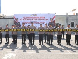 Polres Pelabuhan Tanjung Perak Gelar Simulasi Pengamanan Unjuk Rasa Jelang May Day 2025