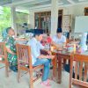 Jalin keakraban, Komsos dilaksanakan Babinsa Koramil 0829-15/Geger dengan Kepala desa