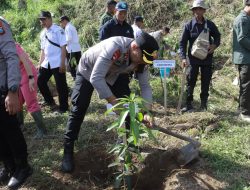 Peduli Lingkungan, Polres Blitar Kota Bersama Forkopimda Tanam Pohon di Area Bekas Tambang
