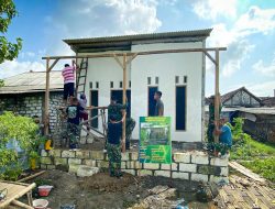 Gotong Royong Satgas TMMD ke-124 dan Warga Desa Banter Percepat Pembangunan Rutilahu Milik Ibu Ningsih