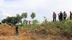 Mitigasi, Kapolres Sumenep Cek Lokasi Tanggul Jebol di Desa Patean