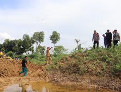 Mitigasi, Kapolres Sumenep Cek Lokasi Tanggul Jebol di Desa Patean