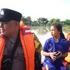 Tanggap Bencana, Polisi Evakuasi Warga Terdampak Luapan Bengawan Solo di Tuban