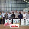 Bantu Petani Sawit, Bupati Muchendi Salurkan Sarprasldari BPDPKS Senilai 11,9 Mililiar