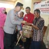 Polres Magetan Sambut Hari Bhayangkara ke -79 Berbagi Sembako di Wihara Vimalakirti Genilangit Poncol
