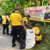 Polres Blitar Kota Gandeng Perguruan Silat Bersihkan Lingkungan Sambut Hari Bhayangkara ke -79