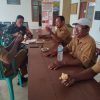 Babinsa Menganti Jalin Sinergi Lewat Komsos Bersama Perangkat Desa Domas