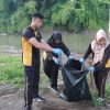 Polri Peduli Lingkungan: Polres Jember Gelar Aksi Bersihkan Sungai Bedadung di Hari Bhayangkara ke -79