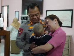 Wujud Empati dan Kepedulian, Kombes Pol Lutfi Sulistiawan Sambangi Anak Balita, Lansia, hingga Anggota Korban Bom Gereja
