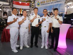 Kodiklatal Hadiri The Deck Reception Bersama RSN di Atas RSS Supreme-73