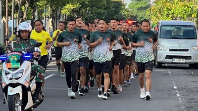 Korem 081/DSJ Membelah Keramaian Pagi di Kota Pendekar